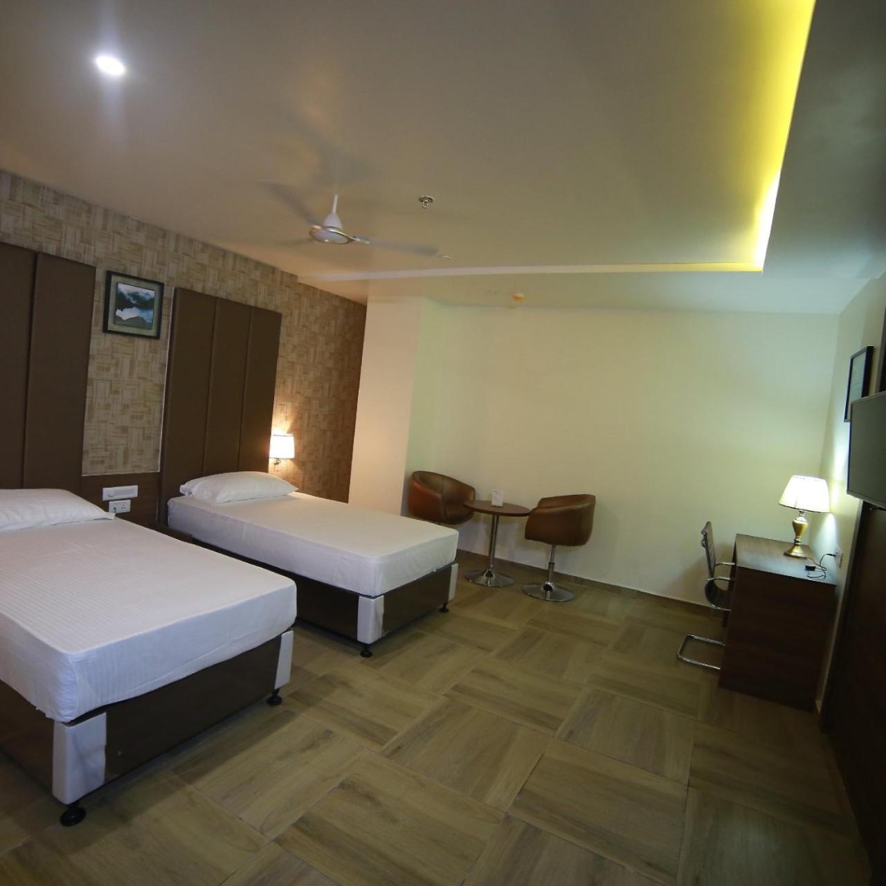 Hotel Svm Grand Medipally 海得拉巴 外观 照片