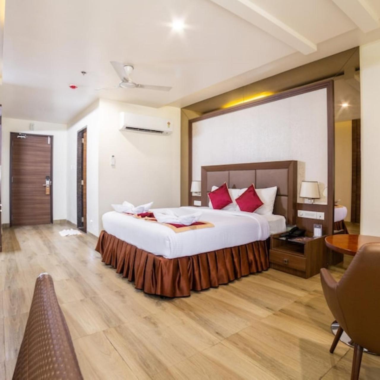 Hotel Svm Grand Medipally 海得拉巴 外观 照片