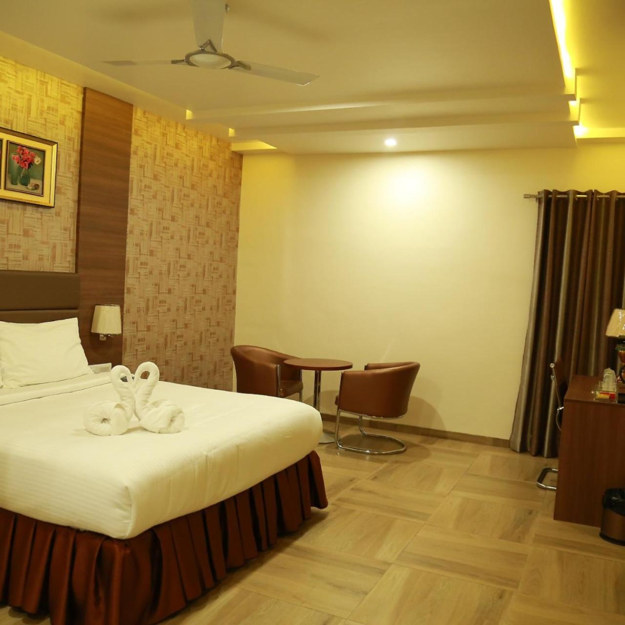Hotel Svm Grand Medipally 海得拉巴 外观 照片